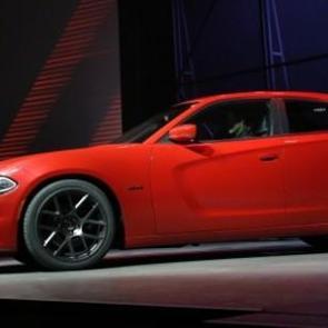 Fiat Chrysler y&uuml;zbinlerce aracını geri &ccedil;ağırıyor