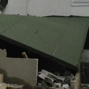 Ka&ccedil;ak Villayı bıraktı, balkonu yıktı