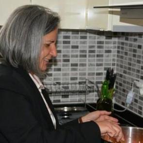 Kışanak mutfağa girip yemek yaptı