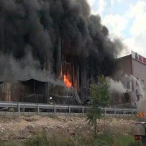 Kocaeli'de bir yağ fabrikasında yangın