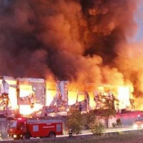 Kocaeli'de kimya deposunda patlama