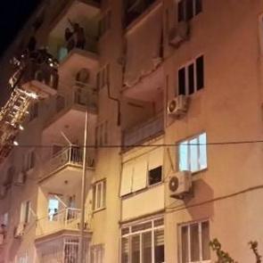 Komşunun evini benzin d&ouml;kerek ateşe verdi