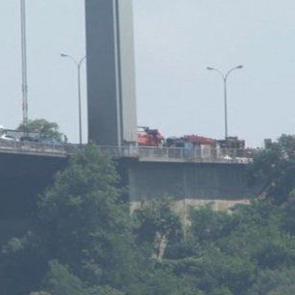 K&ouml;pr&uuml;de yangın trafiği durdurdu