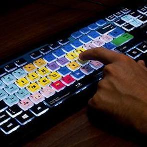 Kurgu edit&ouml;rleri i&ccedil;in &ouml;zel klavye