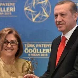 Marka Şehir &ouml;d&uuml;l&uuml;n&uuml; Fatma Şahin aldı