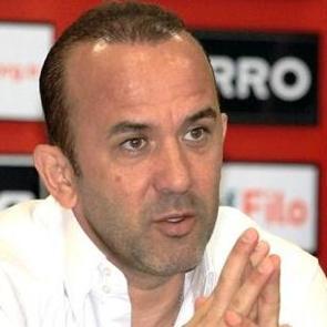 Mehmet &Ouml;zdilek'ten şaşırtan karar!