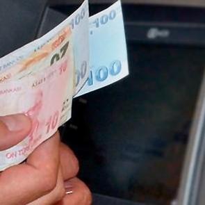 Bankalar m&uuml;şterilerle aidat pazarlığında