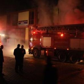 Mobilya imalathanesinde yangın paniği