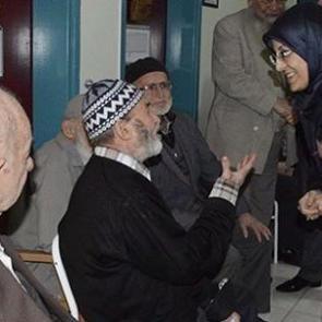 Baş&ouml;rt&uuml;l&uuml; belediye başkanı olduğuna inanamadılar