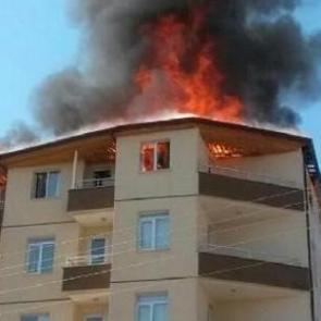 &Ouml;ğrenci apartında korkutan yangın