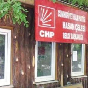 K&uuml;t&uuml;phaneyi CHP parti merkezine d&ouml;n&uuml;şt&uuml;rd&uuml;