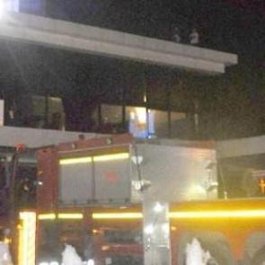 Otelde &ccedil;ıkan yangında 150 kişi mahsur kaldı