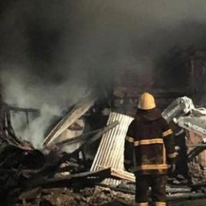 İstanbul g&uuml;ne korkutan yangınla uyandı