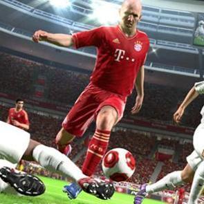 PES 2014 g&ouml;r&uuml;c&uuml;ye &ccedil;ıktı /VİDEO