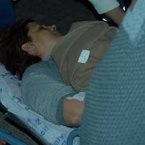 &Ouml;ğretmen alevlerin arasından son anda kurtarıldı