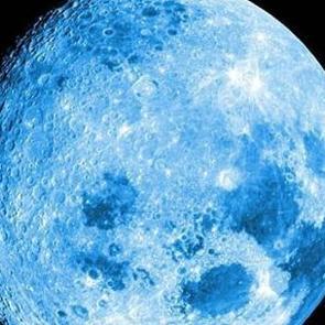 Rusya g&ouml;z&uuml;n&uuml; şimdi de Ay'a dikti