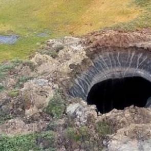 Rusya'da hayrete d&uuml;ş&uuml;ren 'Dev delik'