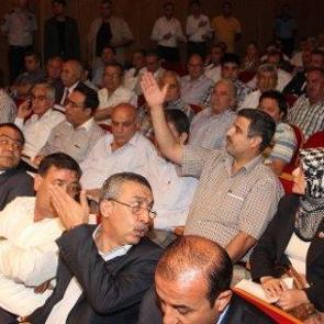 Salonda &rsquo;&rsquo;IŞİD&rsquo;&rsquo; ve &rsquo;&rsquo;bayrak&rsquo;&rsquo; gerginliği