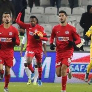 Samuel Eto'o durdurulamıyor