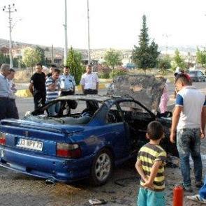 Seyir halindeki otomobil alev topuna d&ouml;nd&uuml;