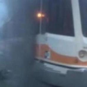 Seyir halindeki tramvayda yangın