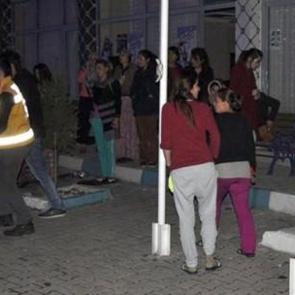 Kız yurdunda b&uuml;y&uuml;k panik!