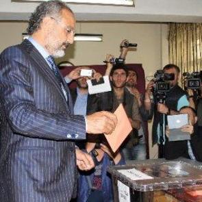 Sırrı Sakık oy kullandı