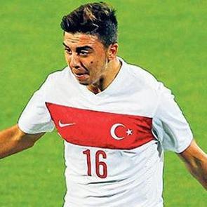 S&uuml;per Lig'in yıldızı aylık 10 bin TL'ye oynuyor!