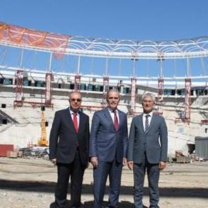 Timsah Arena'da sıra "Timsah" fig&uuml;r&uuml;nde