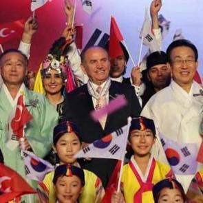 Başkan Kadir Topbaş'a Seul'de  b&uuml;y&uuml;k ilgi