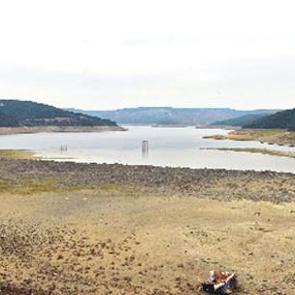Baraj suları &ccedil;ekilince ortaya &ccedil;ıktı