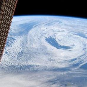 Evrenin genişleme hızıyla ilgili en doğru tespit