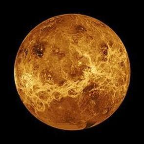 Ay D&uuml;nya'dan &ouml;nce nerenin uydusuydu?