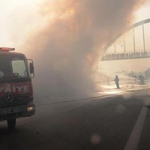 Yakıt y&uuml;kl&uuml; 2 tanker alev aldı: 1 &ouml;l&uuml;, 1 yaralı