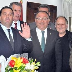 Yalova Belediyesi'nde devir teslim