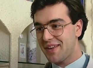 Mahallenin Muhtarları'nın Eczacı Bahadır'ı Alp Balkan'dan nostaljik Gülben Ergen paylaşımı!