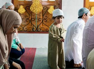 Teravihe gelmek isteyen &ccedil;ocuğu engellemeyin!