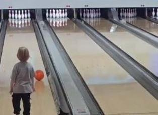Baba oğuldan bowling şov! Görenleri hayran bıraktılar
