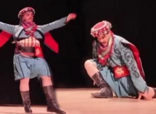 Gaziantep'te sahneye çıkan dansçının gösteri sırasında çapraz bağları koptu
