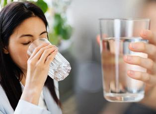 Su t&uuml;ketimi ile ilgili uzman isimden dikkat &ccedil;eken uyarı! Ciddi sağlık sorunlarına yol a&ccedil;abilir