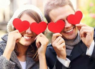 14 Şubat'ta sevgiliye ne hediye alınır? 2026 Sevgililer G&uuml;n&uuml; i&ccedil;in anlamlı ve trend &ouml;neriler