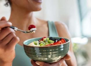 Anne adayları dikkat: Hamilelerin t&uuml;ketmesi gereken besinler!