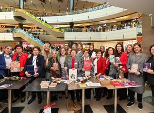 Gaziantep B&uuml;y&uuml;kşehir Belediye Başkanı Fatma Şahin 8 Mart&rsquo;ta kadın &ccedil;alışanlarla buluştu