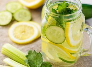 Kış kilolarına elveda: Yağ yakımını destekleyen detoks tarifi! 