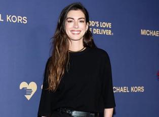 &lsquo;D&uuml;nyanın en g&uuml;zel kadını&rsquo; se&ccedil;ilen Anne Hathaway "İnşallah" dedi! O anlar g&uuml;ndem oldu