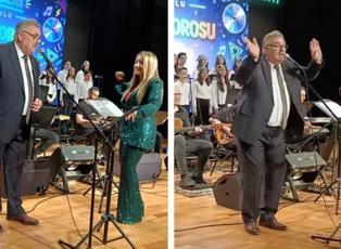 Okul m&uuml;d&uuml;r&uuml;nden i&ccedil;leri ısıtan performans: Okul konserinde &ouml;ğrencilerle birlikte sahne aldı!