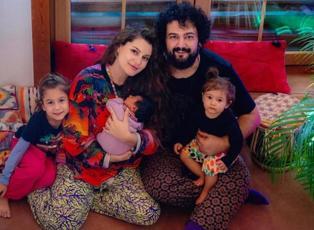 &Uuml;nl&uuml; şarkıcı Atiye'den m&uuml;jdeli haber geldi! 3 kız &ccedil;ocuk sonrası duyurdu