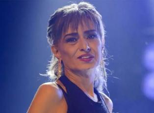 60'ıncı yaşını sahnede kutladı! Yıldız Tilbe'nin doğum g&uuml;n&uuml; &ccedil;ıkışı olay oldu: "Sa&ccedil;ma"