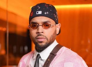 Gittiği mekanda olay &ccedil;ıkarıp &ouml;ld&uuml;resiye d&ouml;vm&uuml;şt&uuml;: Chris Brown su&ccedil;lamaları kabul etti