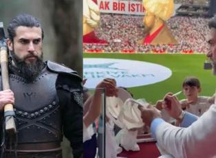 Diriliş Ertuğrul'un Turgut Alp'inden T&Uuml;GVA'nın gen&ccedil; mezunlarına imzalı tebrik